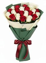 Букет Микс из красных и белых роз в Новоселицком