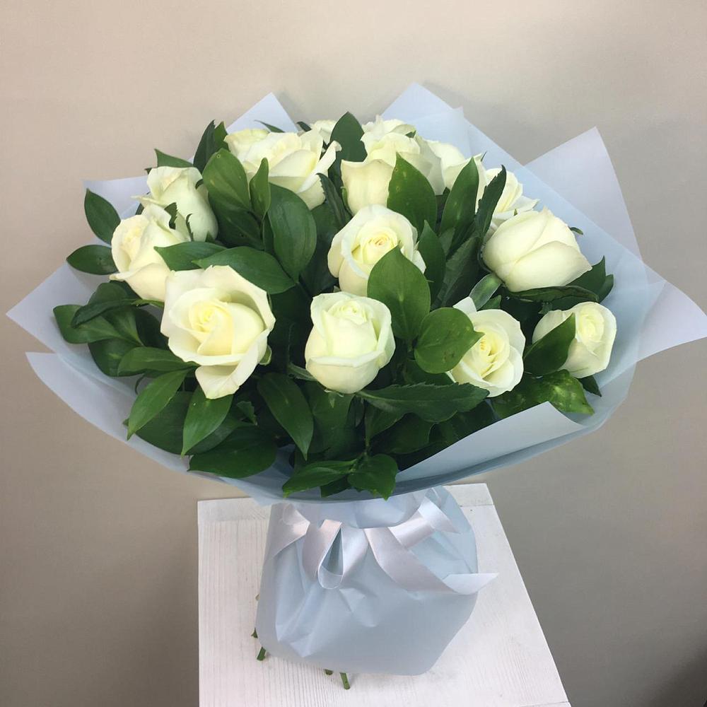 Букет 15 Белых роз Проуд в Новоселицком