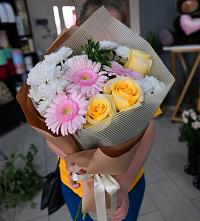 Букет цветов из:  Герберы, Розы и Хризантемы в Новоселицком
