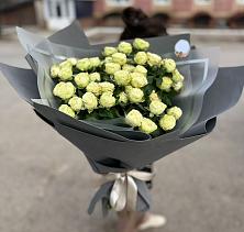 Букет Белые кустовые розы Солинеро в Новоселицком