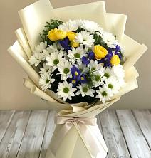 Букет цветов из:  Ирисы, Хризантемы и Розы в Новоселицком