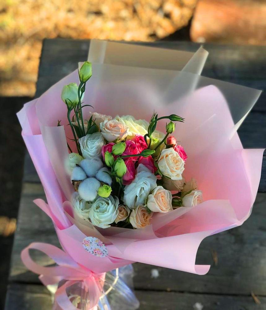 Букет цветов из: Розы и Лизиантусы в Новоселицком