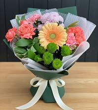 Букет цветов из:  Гвоздики, Розы, Герберы и Хризантемы в Новоселицком