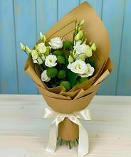 Букет цветов из:  Хризантемы и Лизиантусы в Новоселицком