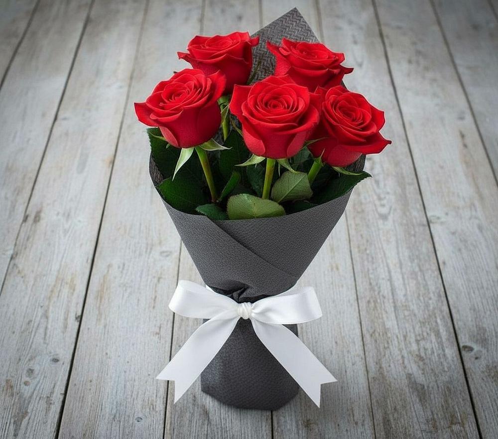 Букет 5 Красных роз Эдлесс Лав в Новоселицком