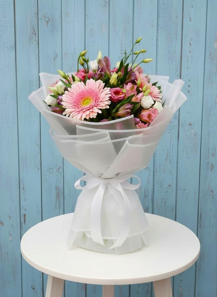 Букет цветов из: Герберы, Альстромерии и Лизиантусы в Новоселицком