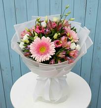 Букет цветов из:  Герберы, Альстромерии и Лизиантусы в Новоселицком