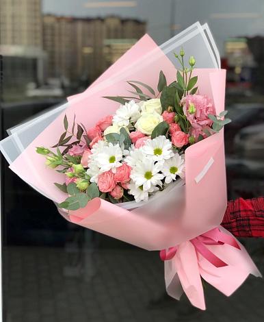 Букет цветов из: Розы, Лизиантусы и Хризантемы в Новоселицком