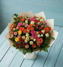 Букет Микс из разноцветных кустовых роз в Новоселицком